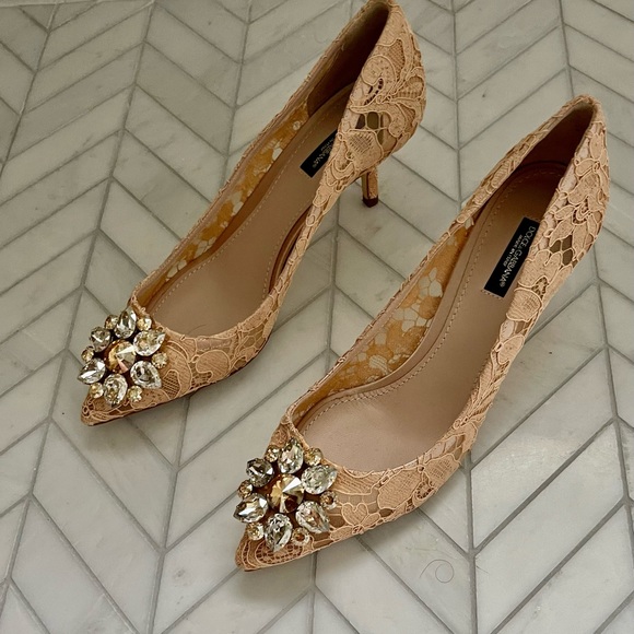 DOLCE & GABANA. Lace rainbow pumps with brooch detailing. Size 39. - Picture 3 of 4